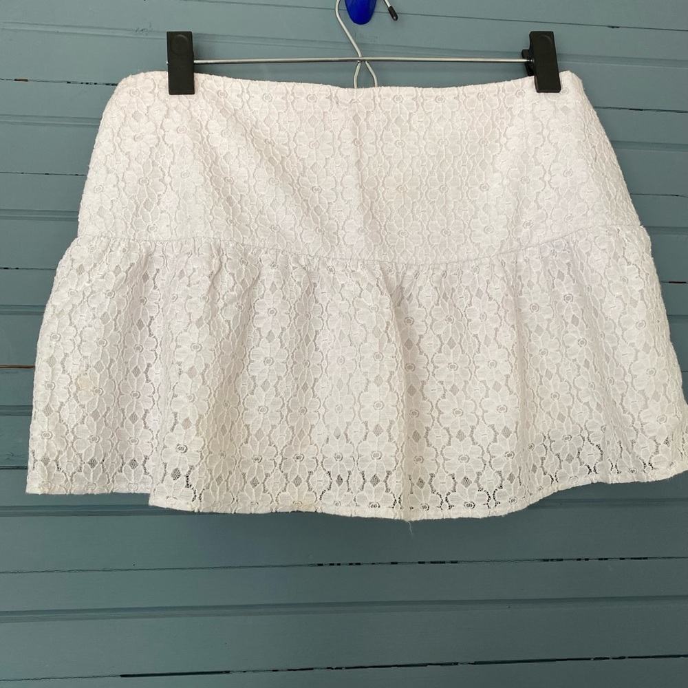 SIZE 6; White Lace Lilly Pulitzer Skirt